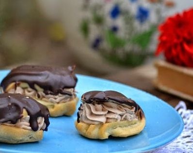 Mini eclere cu crema de ciocolata si cafea