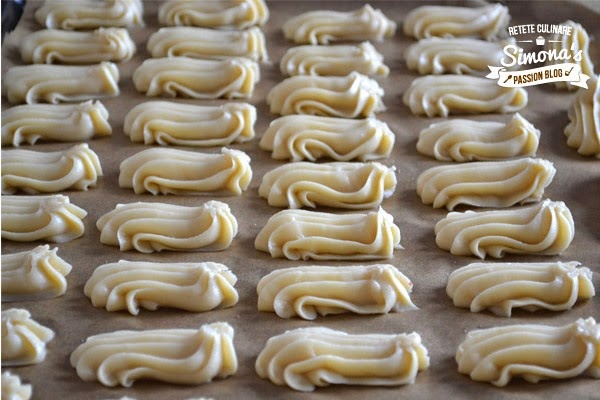 Mini eclere cu crema de ciocolata si cafea