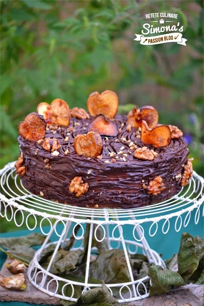 Tort cu mere si nuci caramelizate