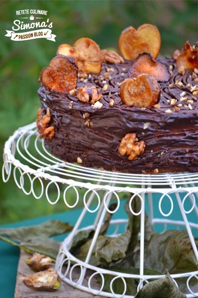 Tort cu mere si nuci caramelizate