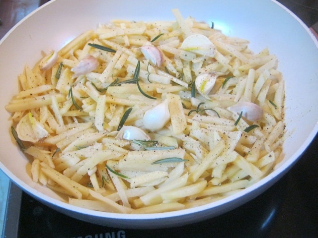 Piept de pui cu rösti si sos de visine