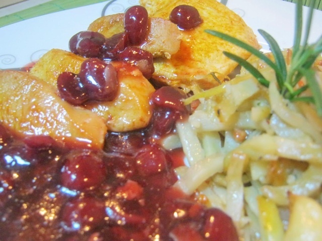 Piept de pui cu rösti si sos de visine