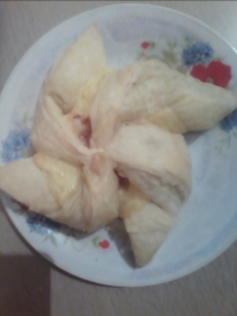 Aperitiv "Morisca" cu salam si cascaval