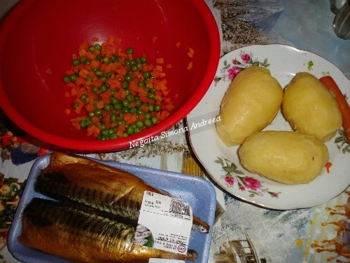 Reteta de salata cu peste afumat, legume si maioneza – savuroasa, hranitoare si usor de preparat