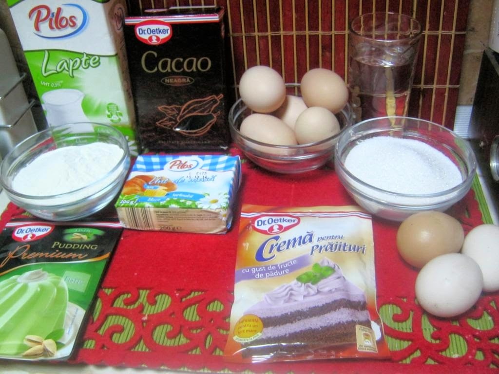 Tort cu choux-uri si crema de fructe de padure si fistic