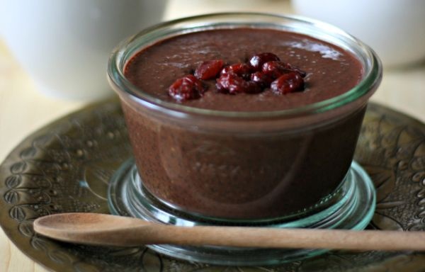 Budinca cu seminte de chia si cacao