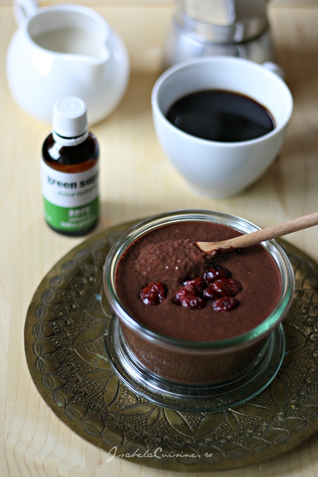 Budinca cu seminte de chia si cacao