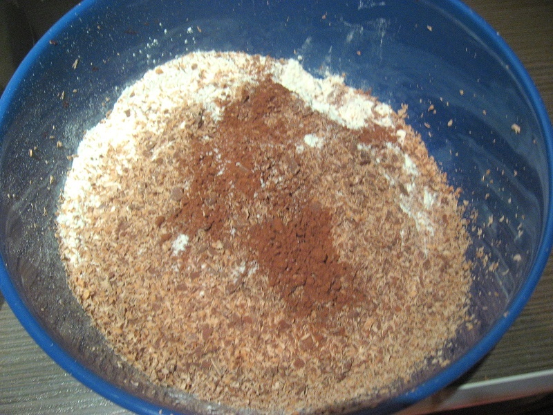 Tort cu vin si crema de ciocolata alba