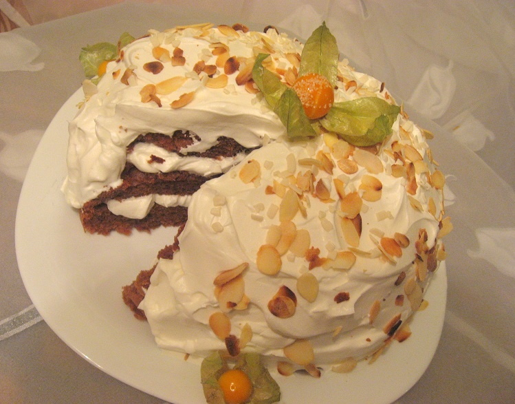 Tort cu vin si crema de ciocolata alba