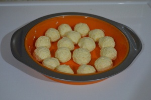 Prajitura cu bilute de branza