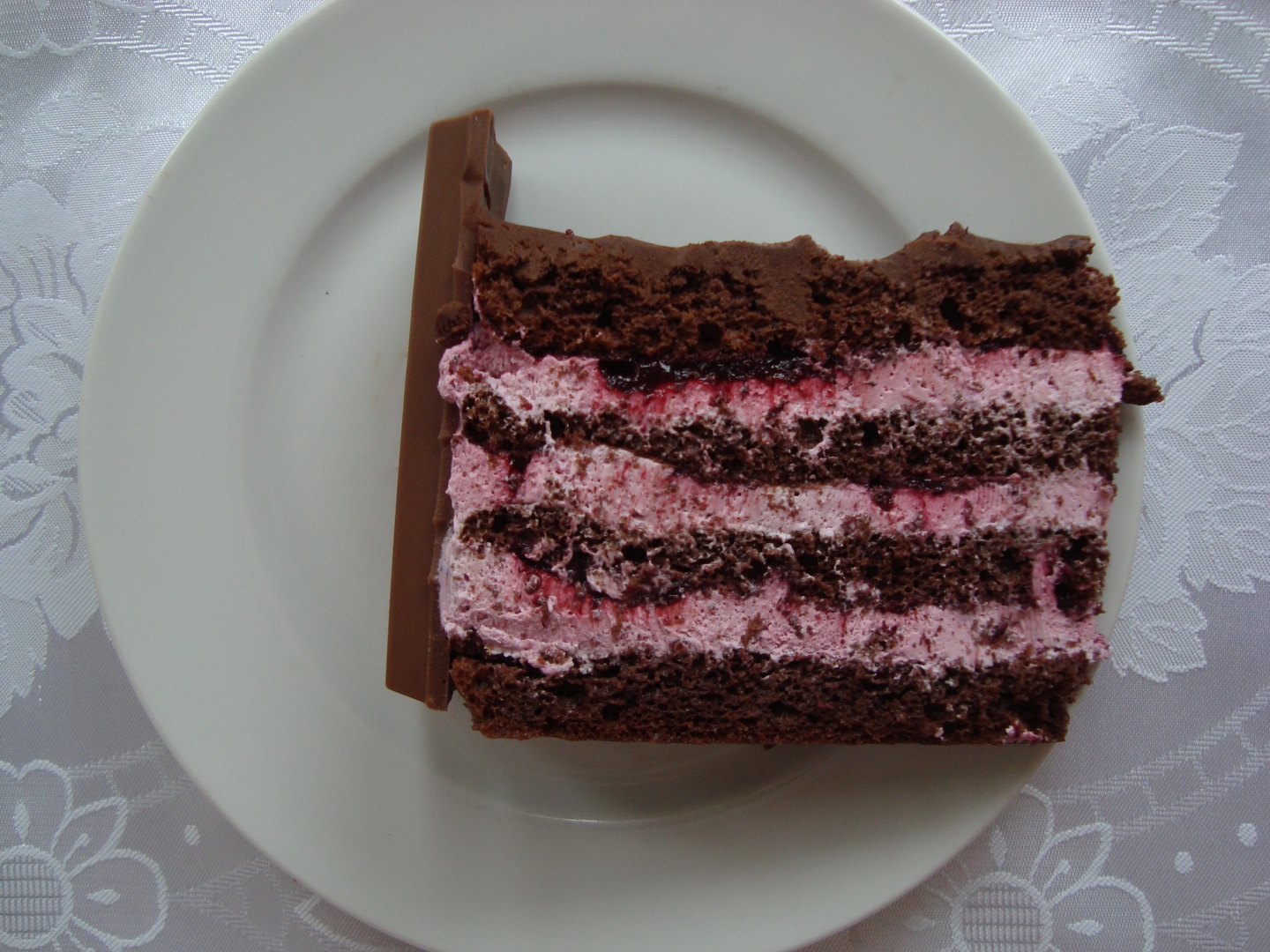 Tort cu iaurt si fructe de padure