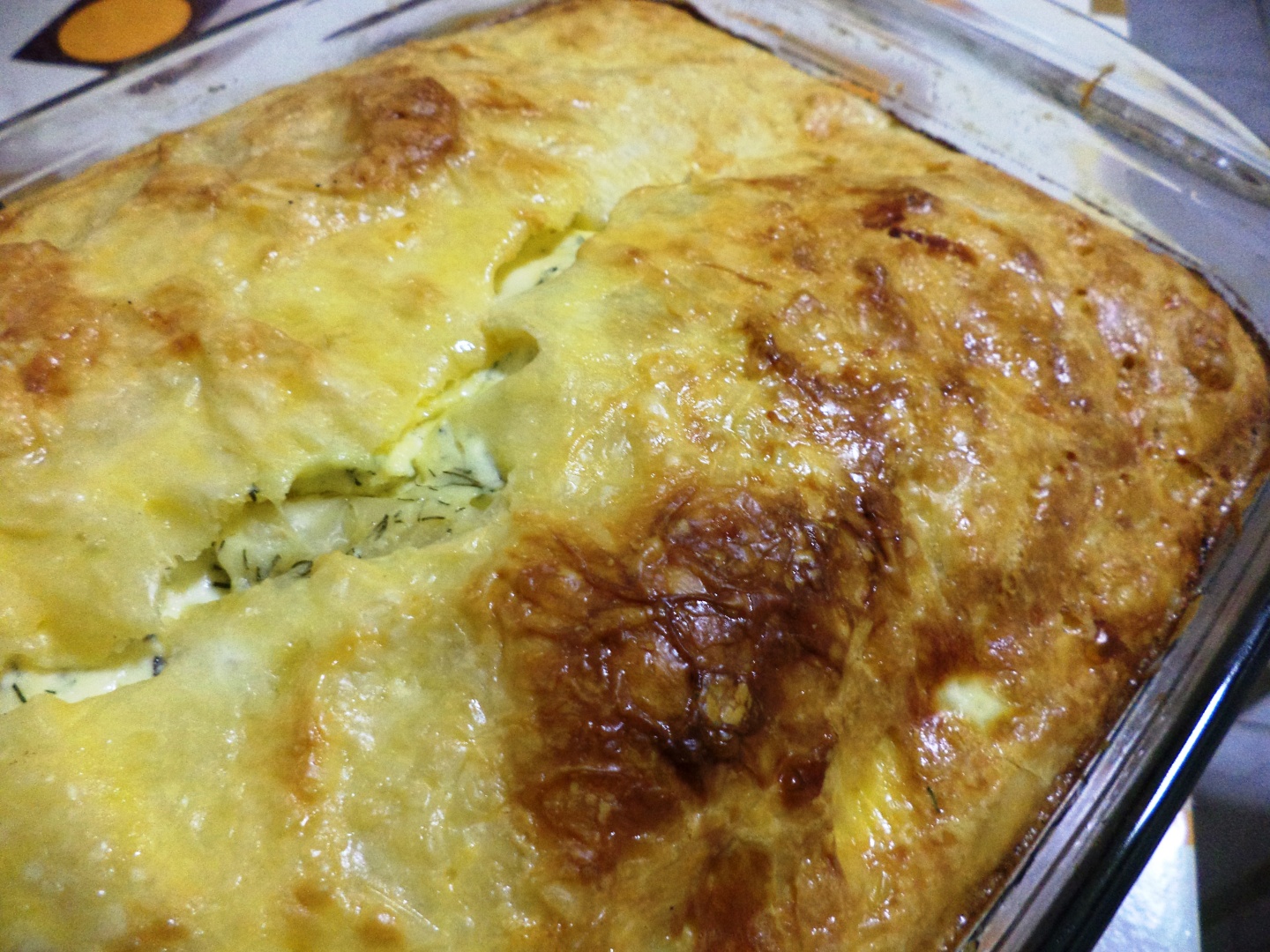 Plăcintă cu brânză sărată și ierburi aromate