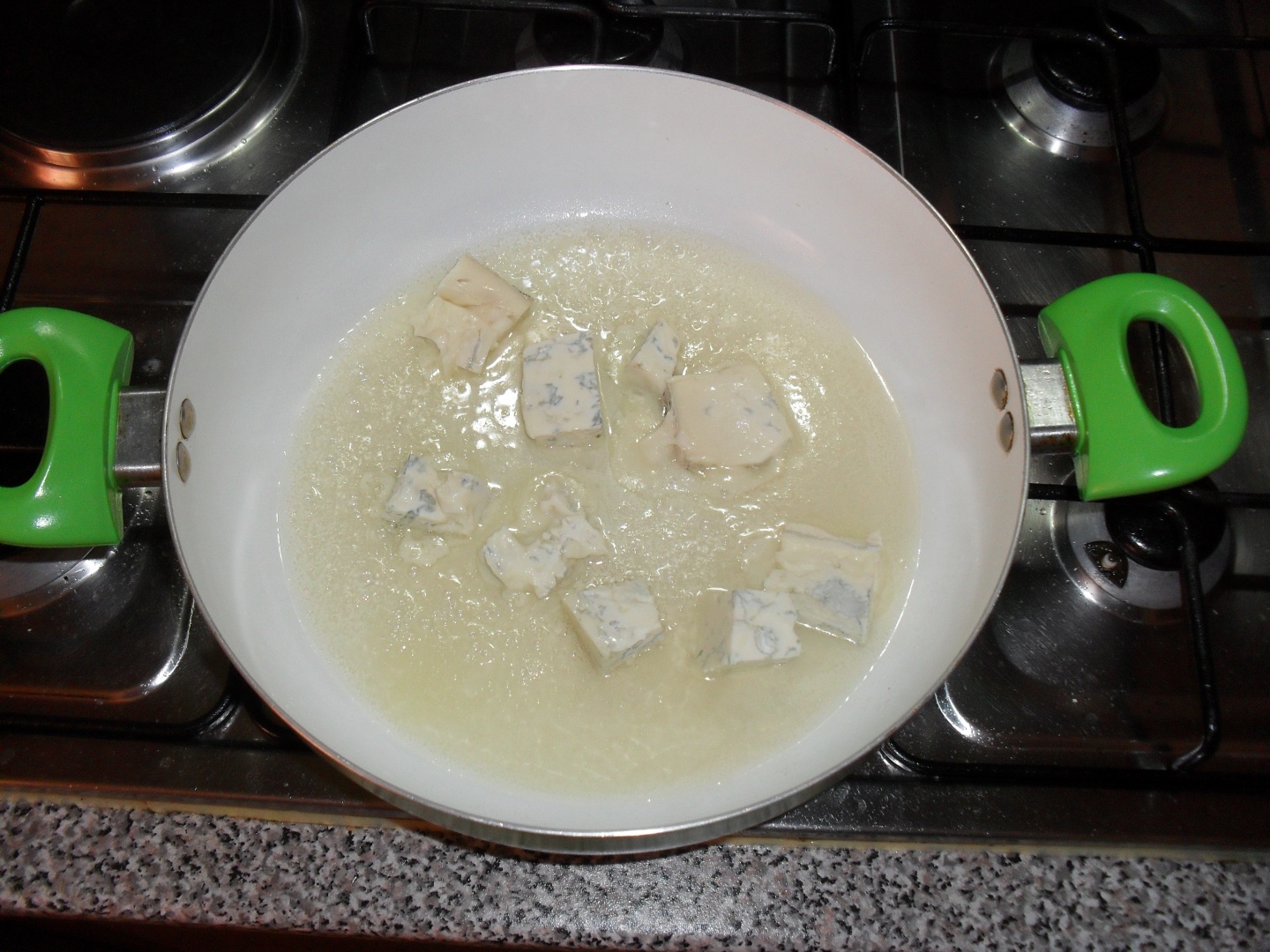 Paste cu gorgonzola (branza cu mucegai)