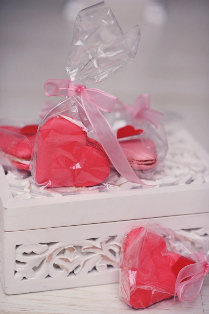 Madame Lucie aduce love macarons și alte declarații dulci