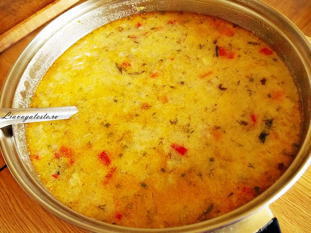 Ciorba de varza dulce, pe oase de porc