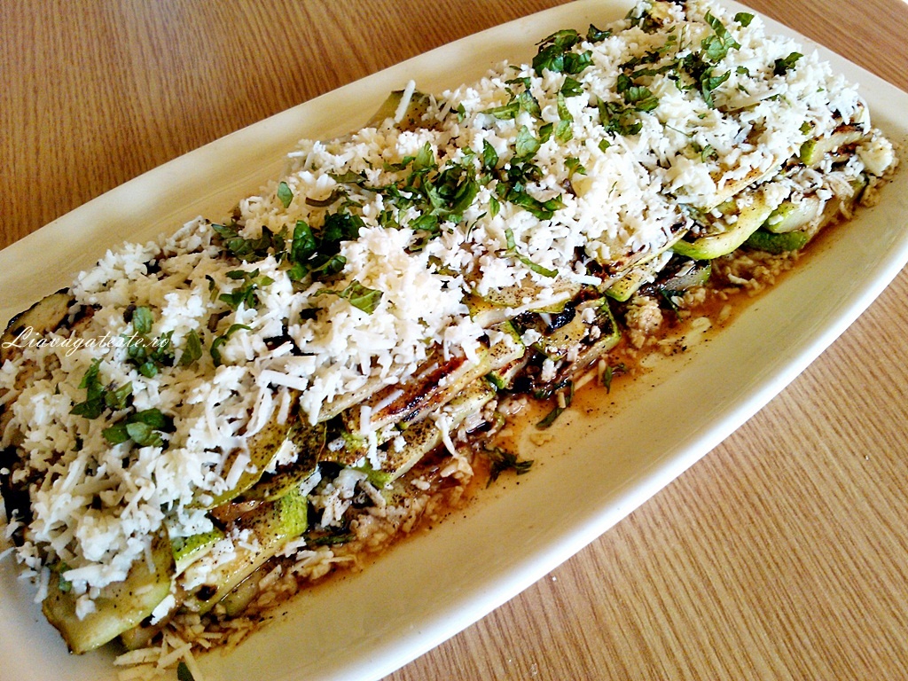 Dovlecei la gratar cu telemea si menta