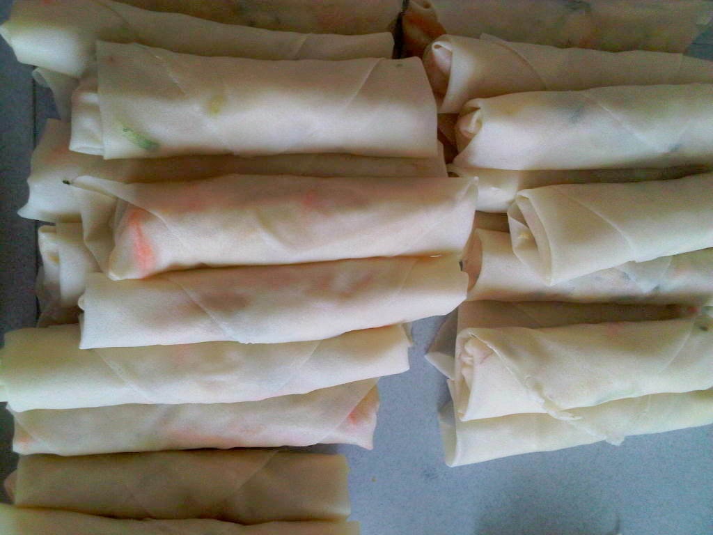 Pachetele in foi de orez cu legume si carne