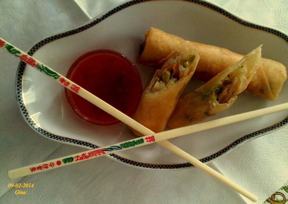 Pachetele in foi de orez cu legume si carne