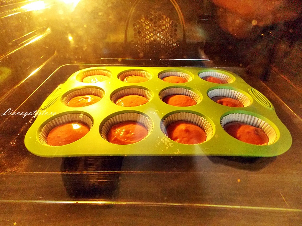 Muffins cu gem de rosii