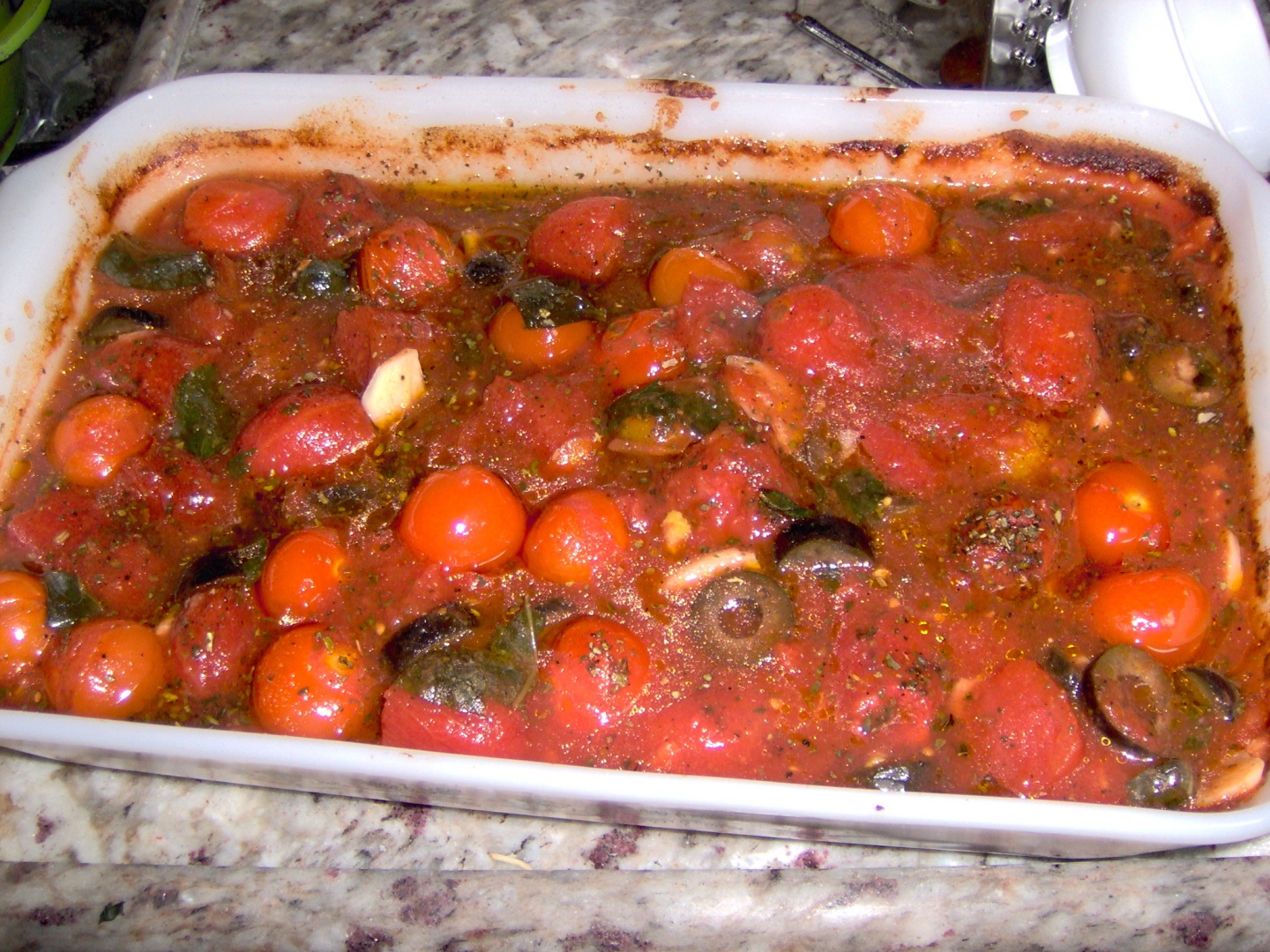 Piept de pasare in sos de rosioare