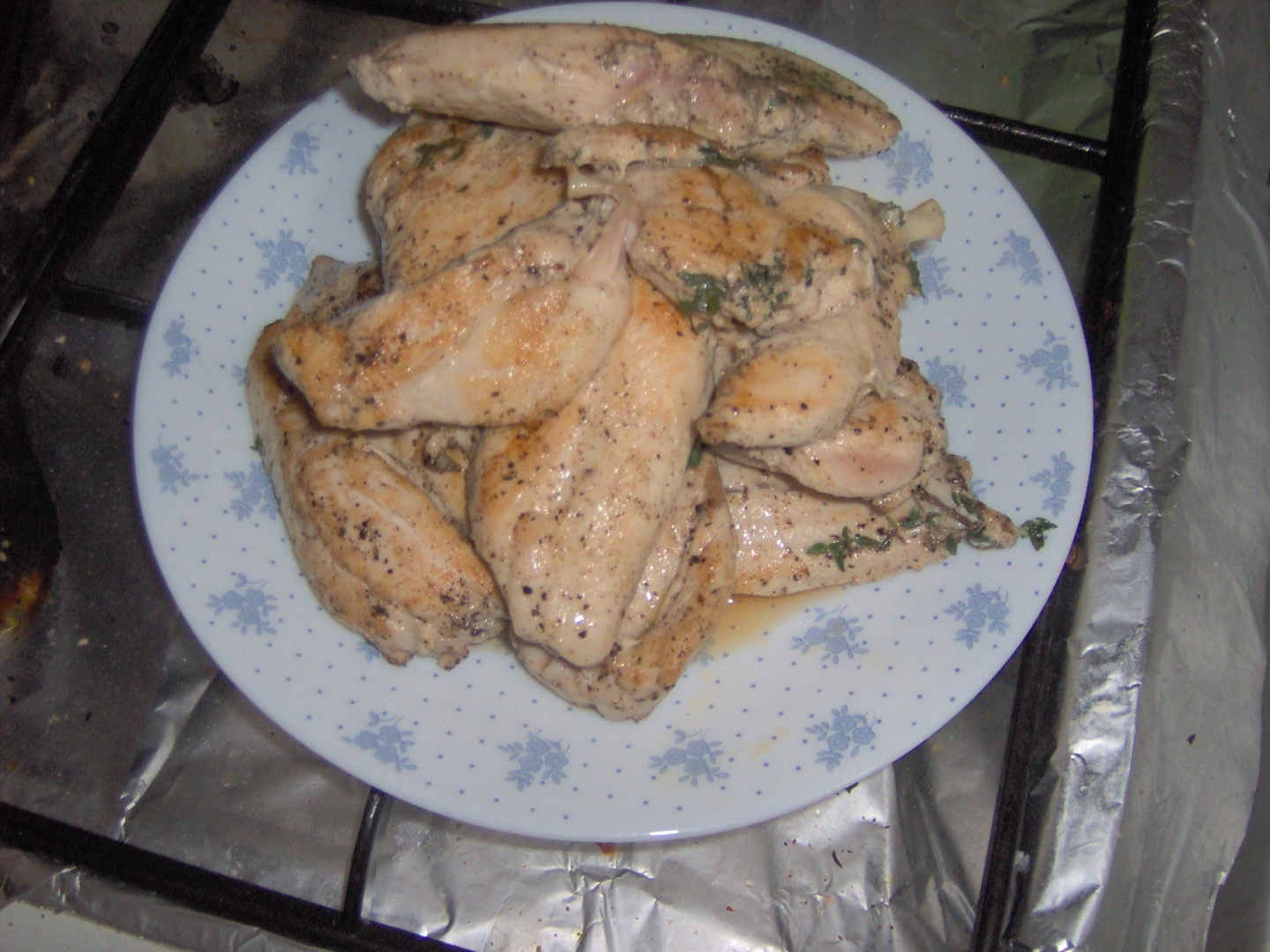 Piept de pasare in sos de rosioare