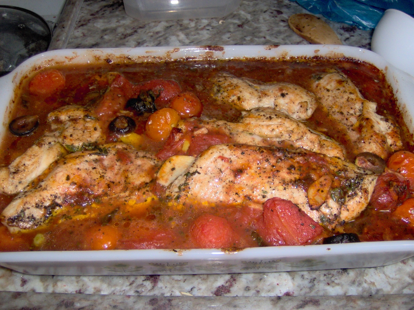 Piept de pasare in sos de rosioare