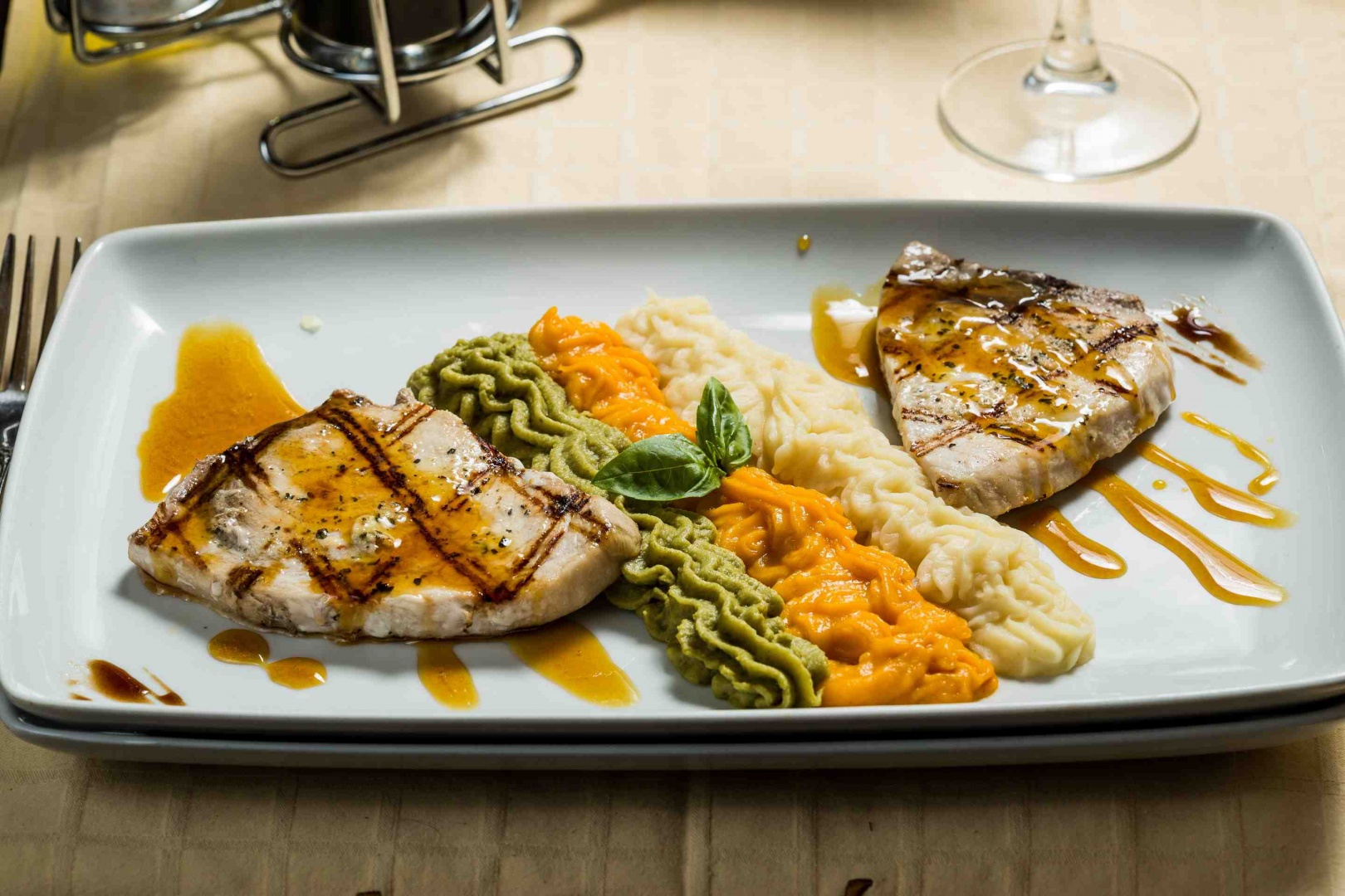 10 ani de bun gust cu restaurantul The Harbour