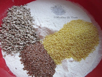 Paine cu mei si seminte