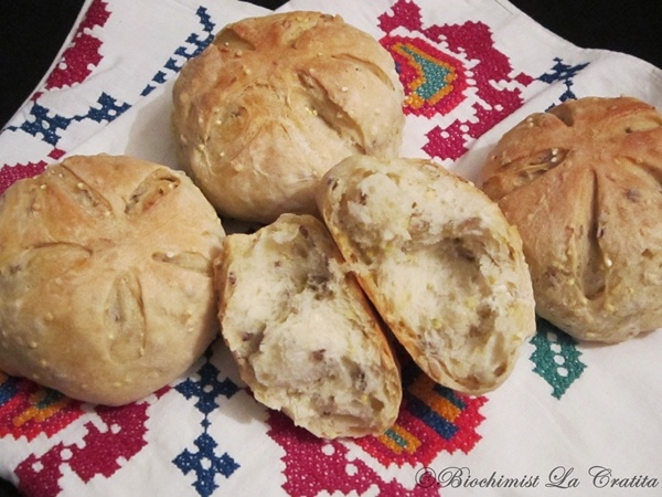 Paine cu mei si seminte