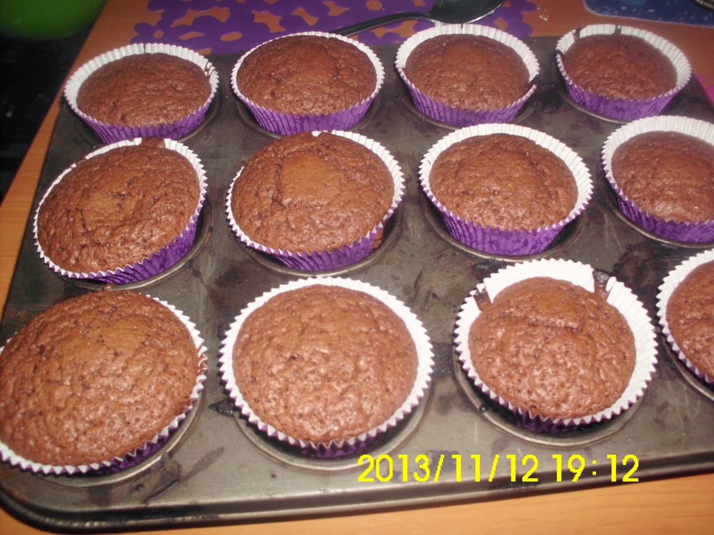 Briose de ciocolata cu bezea