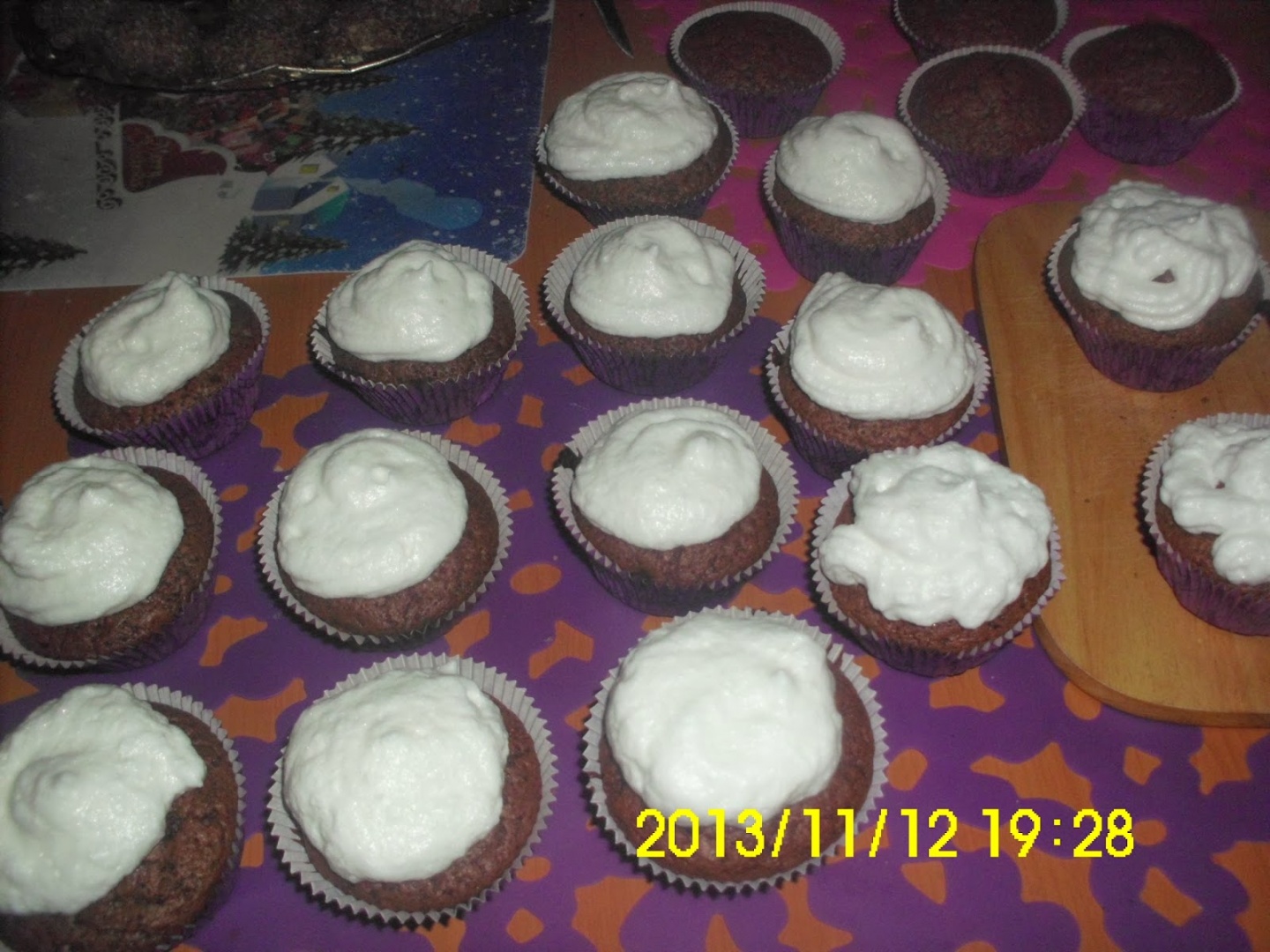 Briose de ciocolata cu bezea