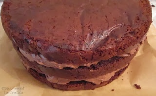 Tort etajat cu mascarpone, ciocolata, visine si zmeura