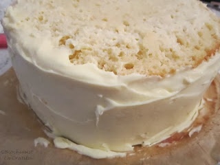 Tort etajat cu mascarpone, ciocolata, visine si zmeura