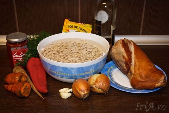 Iahnie de fasole cu ciolan afumat