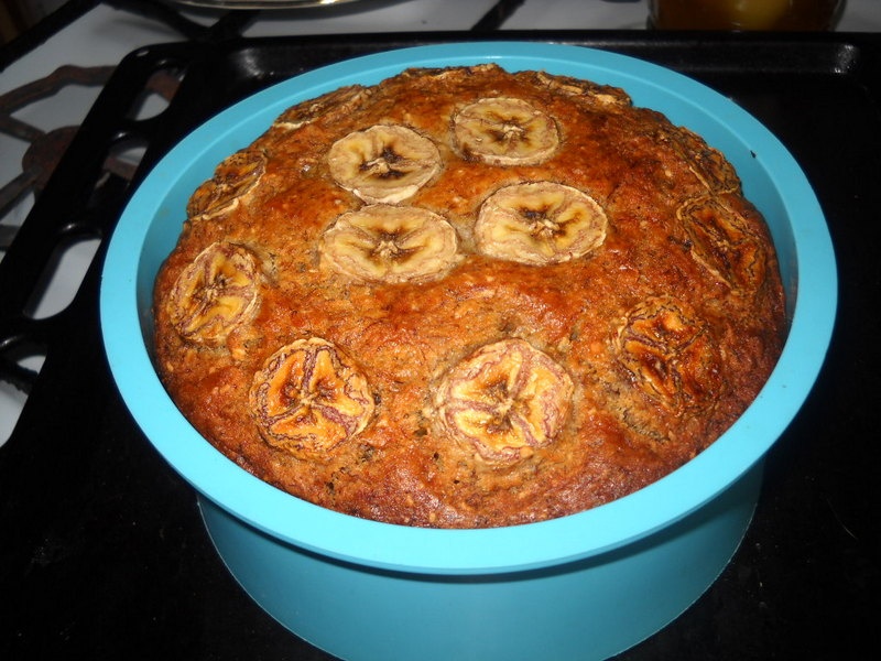 Chec de post cu banane si nuci. Reteta gustoasa, economica si usor de facut