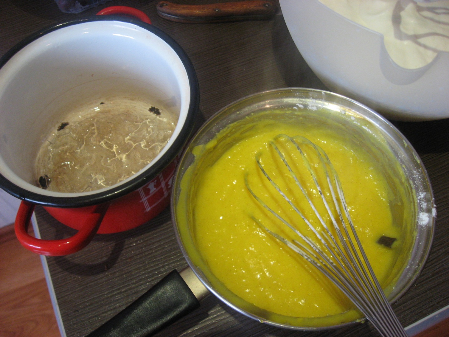 Prajitura cu crema englezeasca si caramel