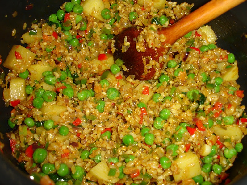 Orez cu ciuperci si legume - reteta sanatoasa si usor de preparat pentru o masa delicioasa