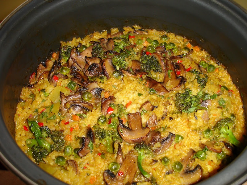 Orez cu ciuperci si legume - reteta sanatoasa si usor de preparat pentru o masa delicioasa