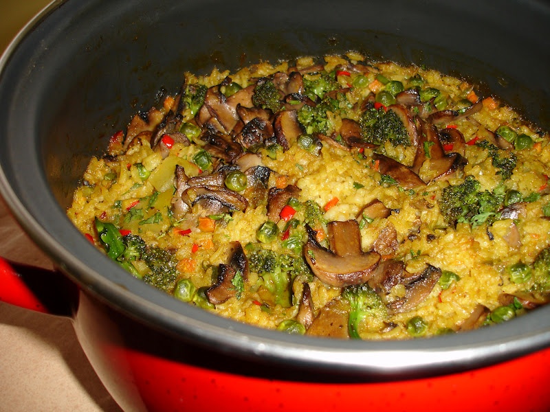 Orez cu ciuperci si legume - reteta sanatoasa si usor de preparat pentru o masa delicioasa