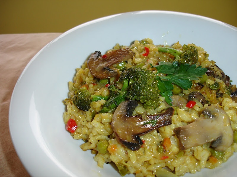 Orez cu ciuperci si legume - reteta sanatoasa si usor de preparat pentru o masa delicioasa