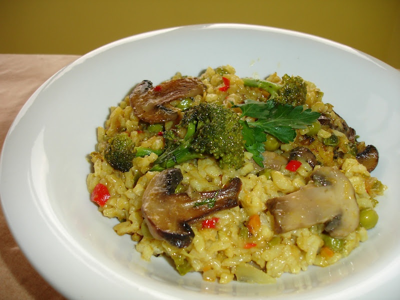 Orez cu ciuperci si legume - reteta sanatoasa si usor de preparat pentru o masa delicioasa