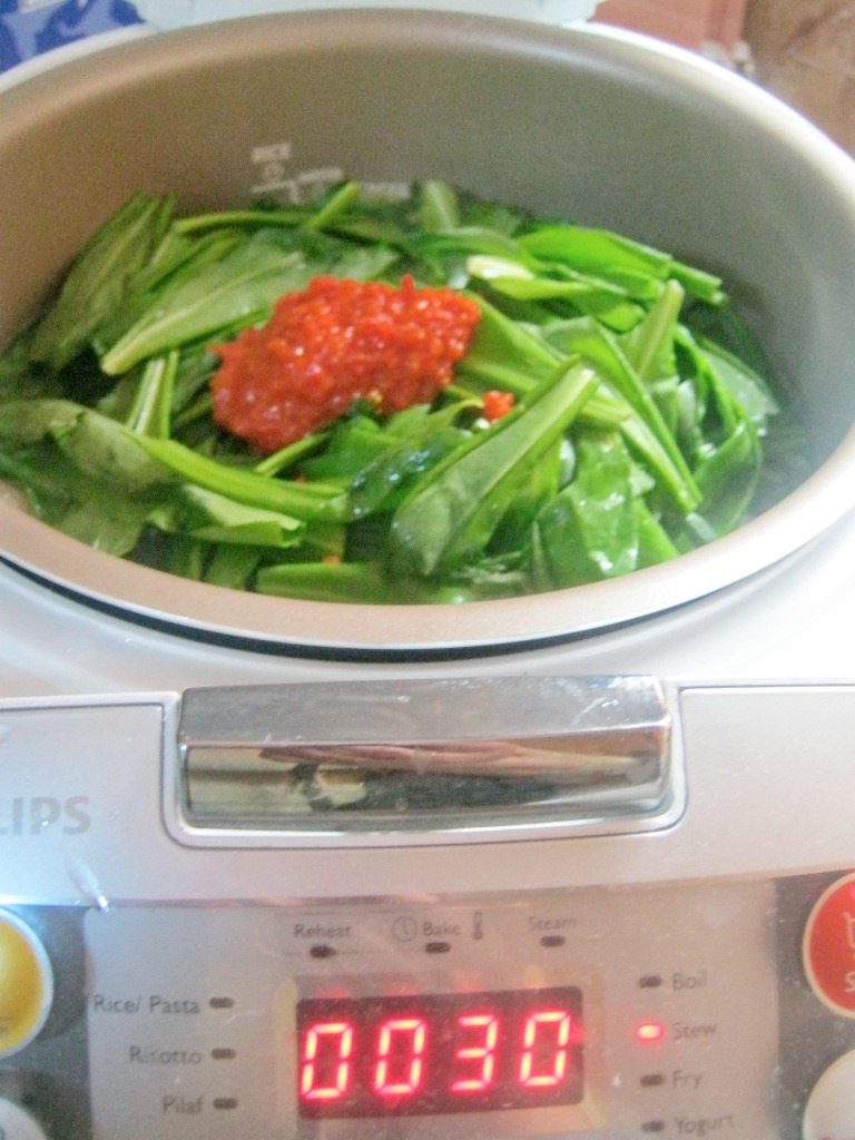 Ciorba de leurda cu ochiuri romanesti