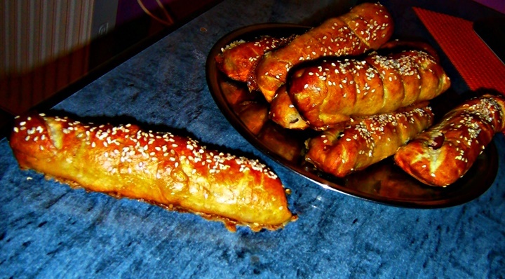 Covridog (crenvursti in aluat)