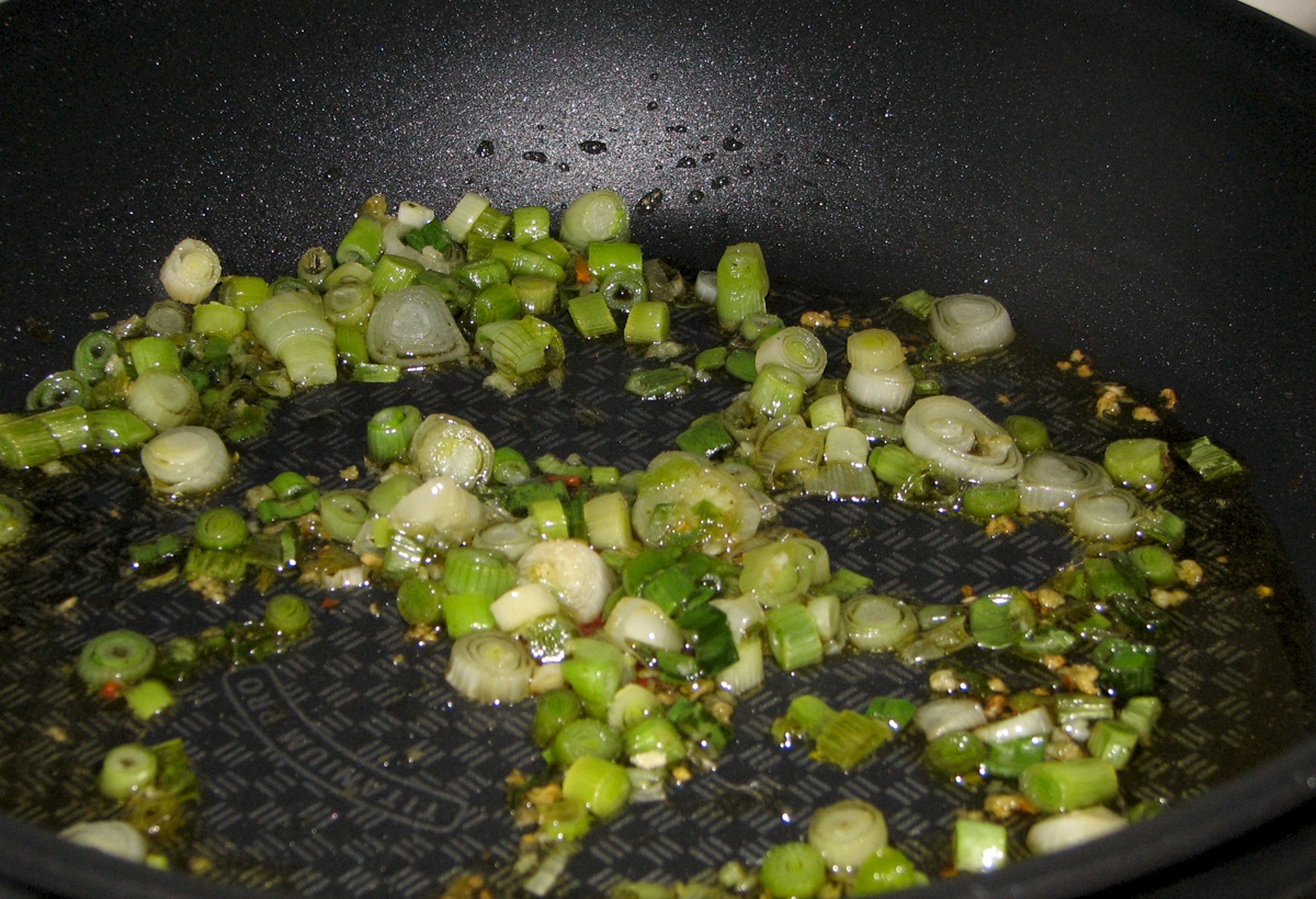 Salata de linte cu rosii sotate