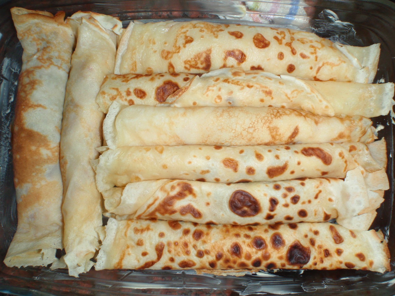 Clătite cu branza si sos de smantina dulce