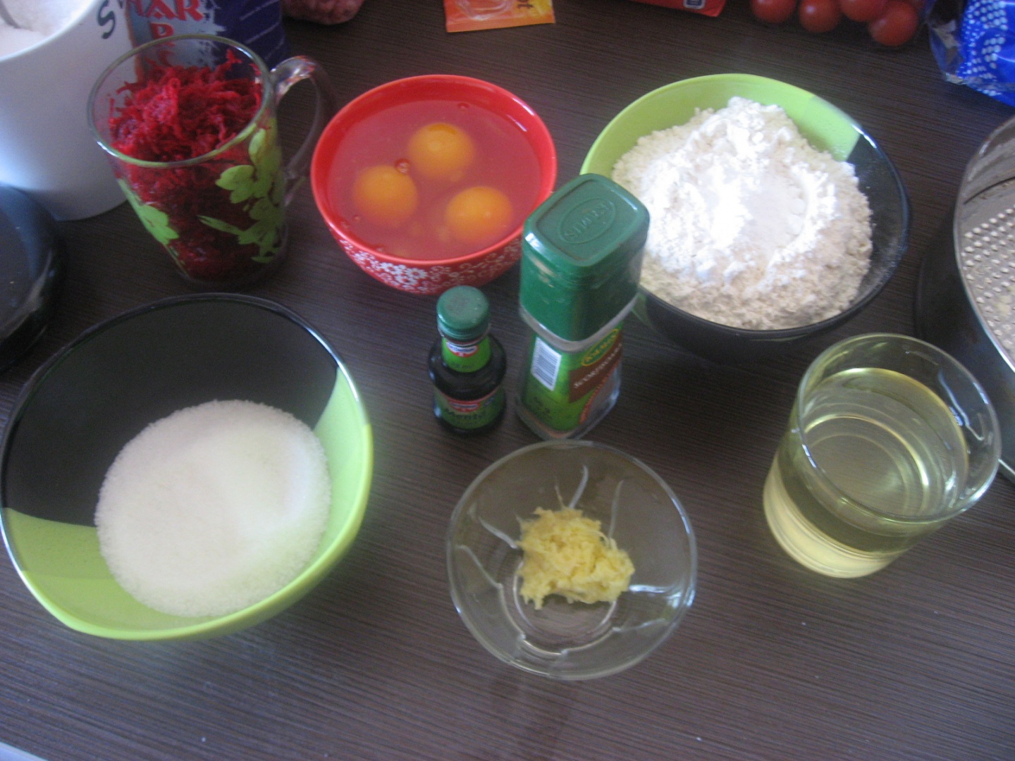 Prajitura fina cu sfecla si crema de branza