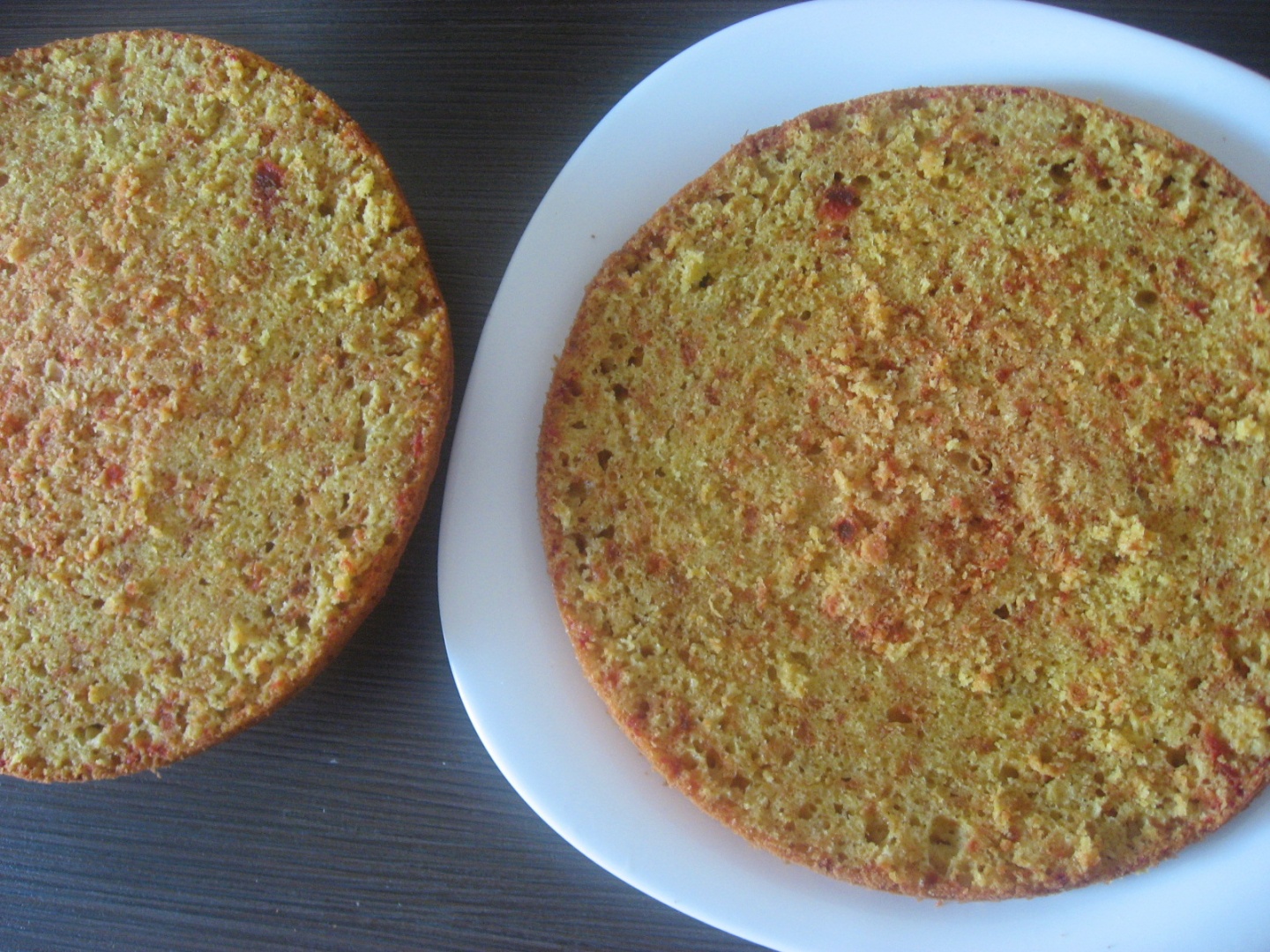 Prajitura fina cu sfecla si crema de branza