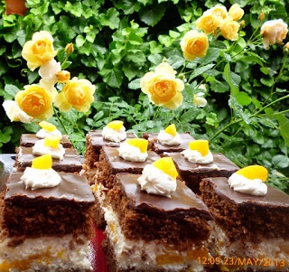 Prajitura pufoasa cu piersici