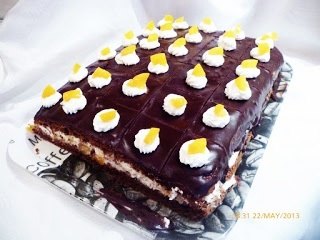 Prajitura pufoasa cu piersici