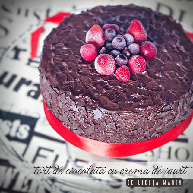 Tort de ciocolata cu crema de iaurt
